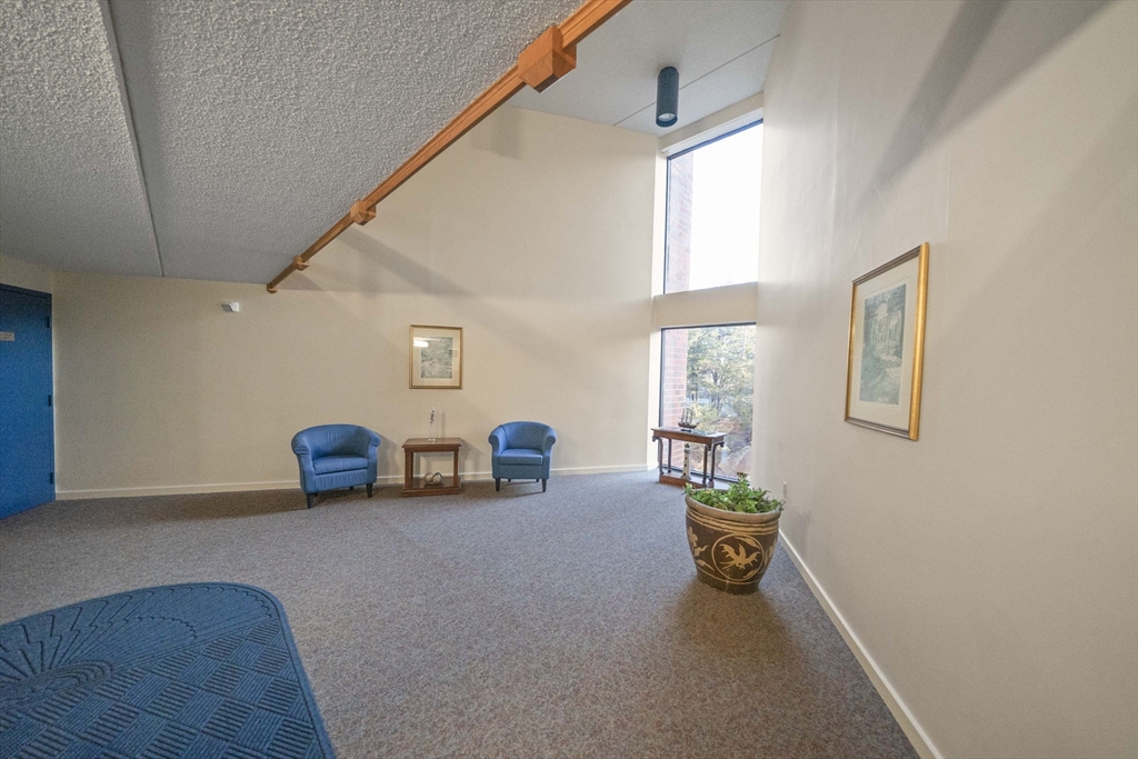 155 George Washington Boulevard, Unit 402 Hull, MA 02045 - Photo 22 of 42 a view of an empty room with a window