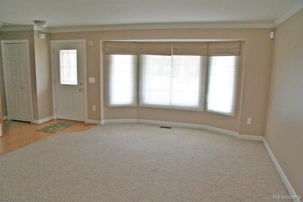 3202 Emmons Avenue Rochester, MI 48307 - Photo 2 of 9 02 Living Room
