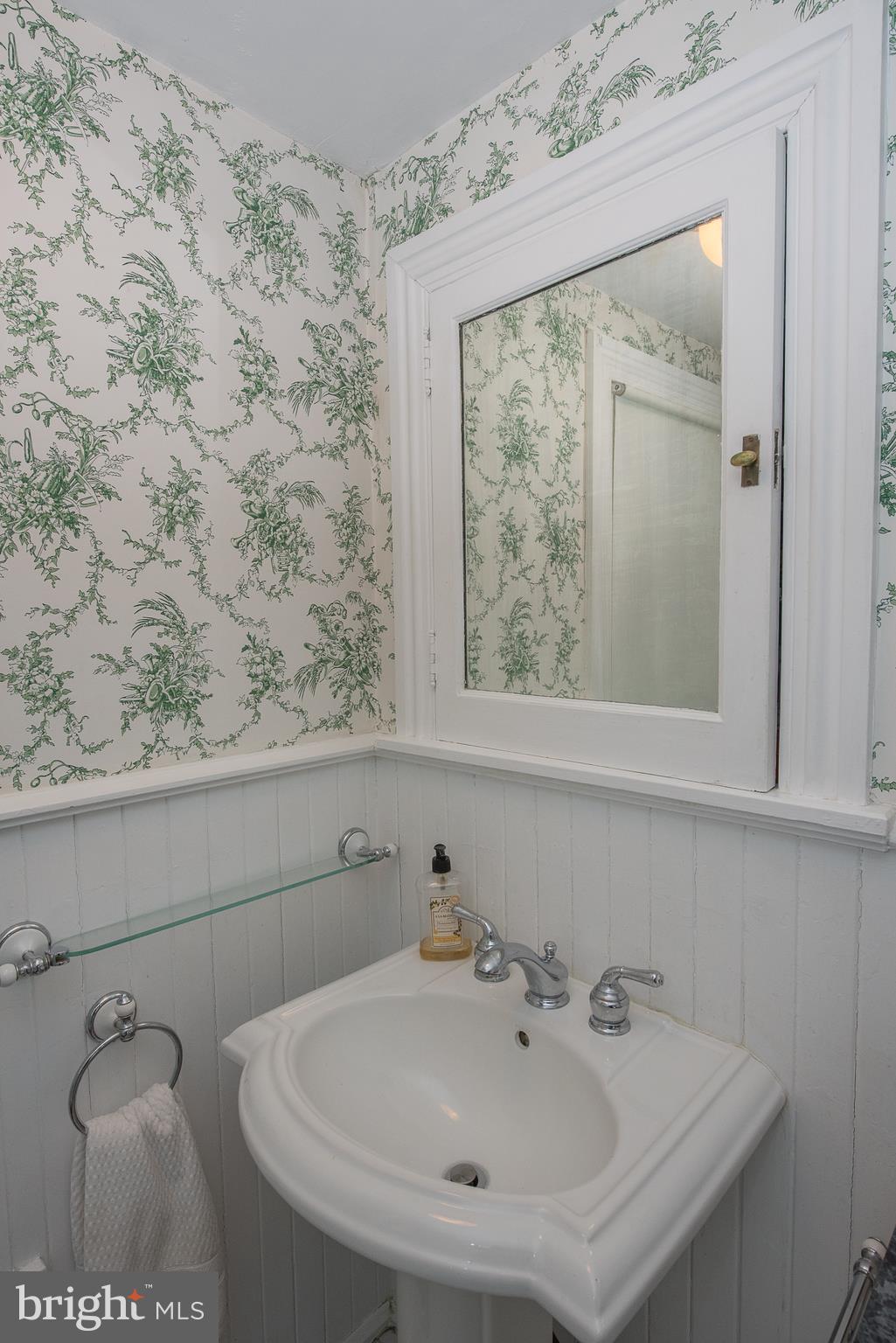 523 Oakley Road Haverford, PA 19041 - Photo 15 of 25 Bathroom