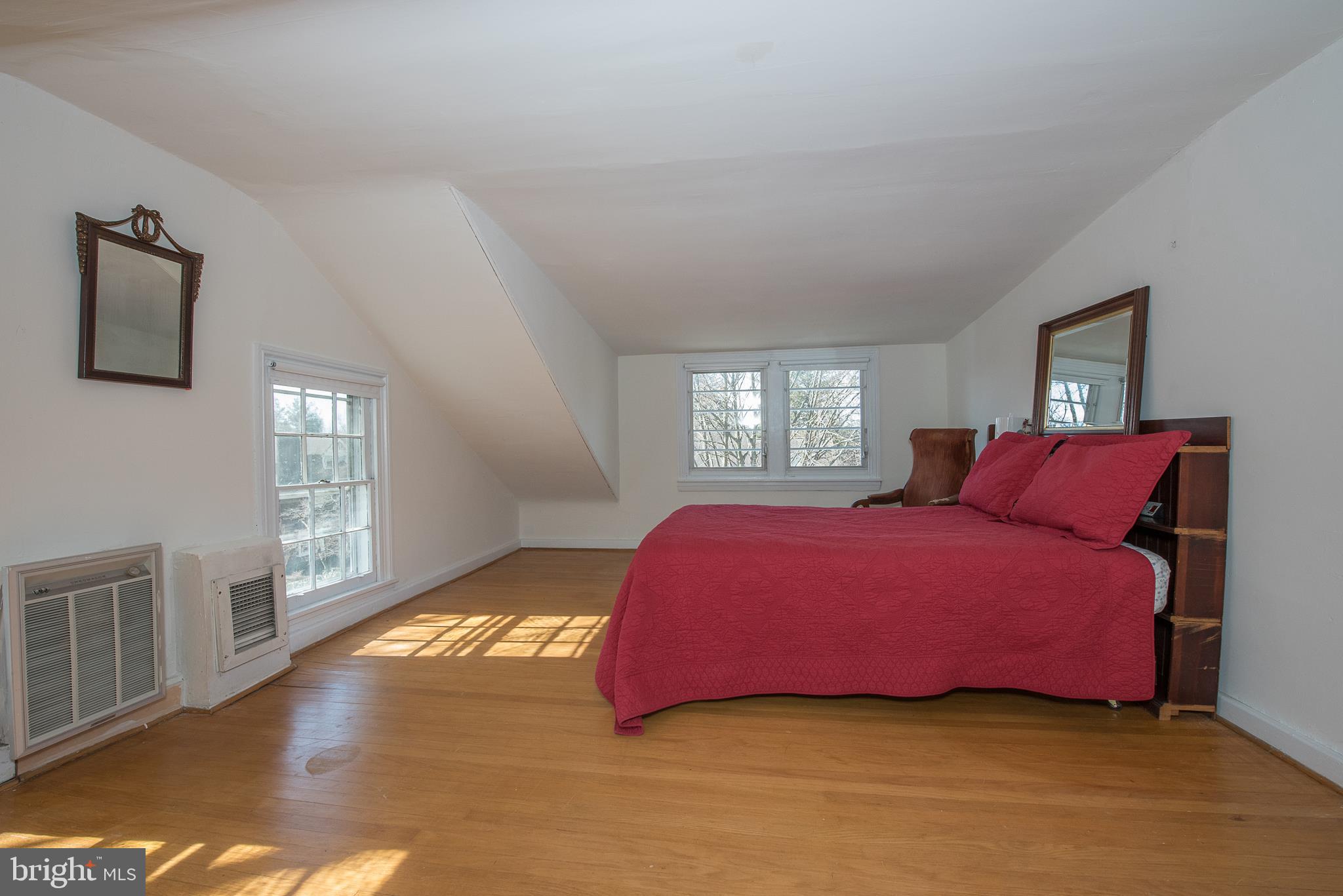 523 Oakley Road Haverford, PA 19041 - Photo 20 of 25 Third Floor Bedroom