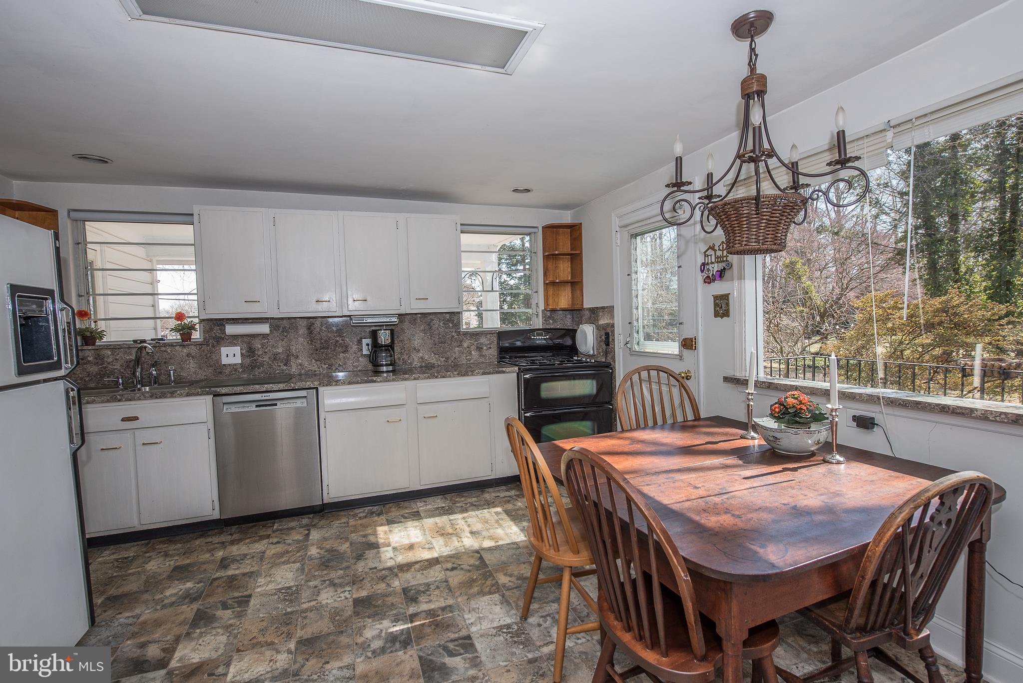 523 Oakley Road Haverford, PA 19041 - Photo 10 of 25 Kitchen