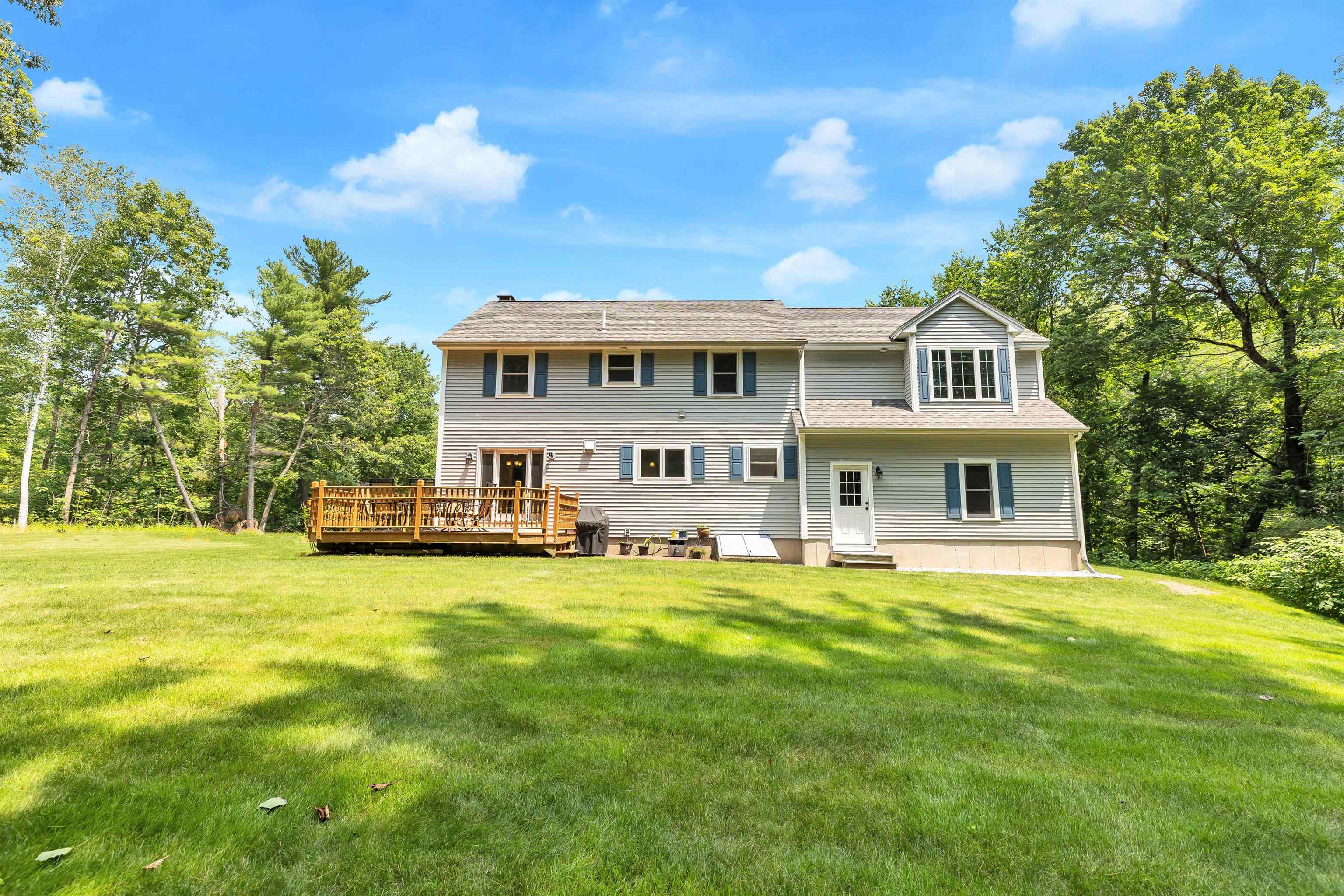 27 Thornton Road Londonderry, NH 03053 - Photo 34 of 39