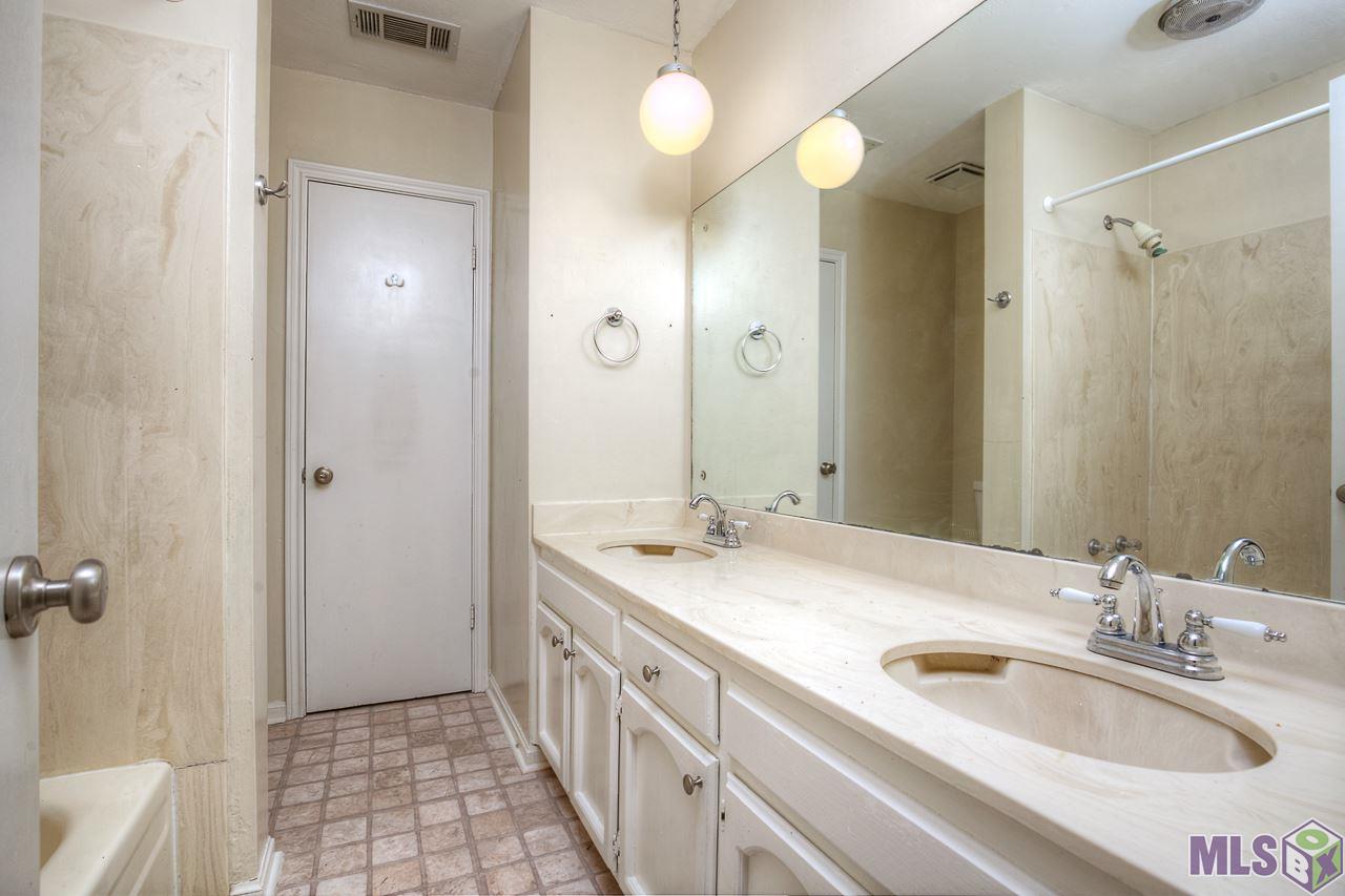 413 Longwood Court, Unit D Baton Rouge, LA 70806 - Photo 11 of 14