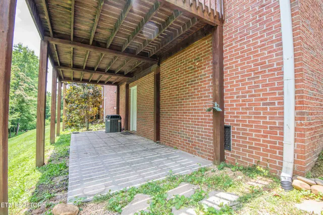 $350,000 | 7300 Brook Run Way, Knoxville, TN 37920