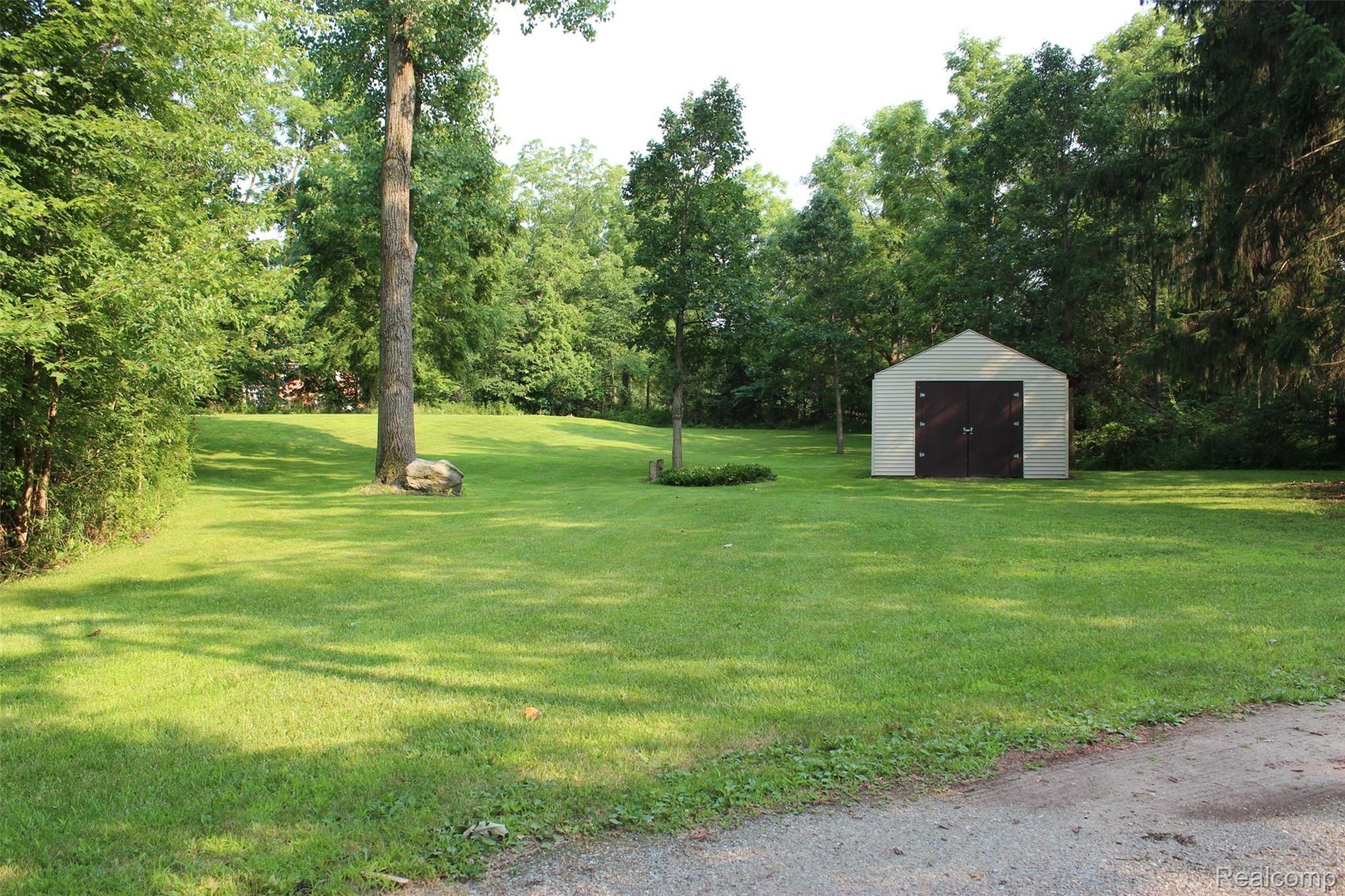 10144 West Allen Road Fowlerville, MI 48836 - Photo 29 of 36 shed.JPG