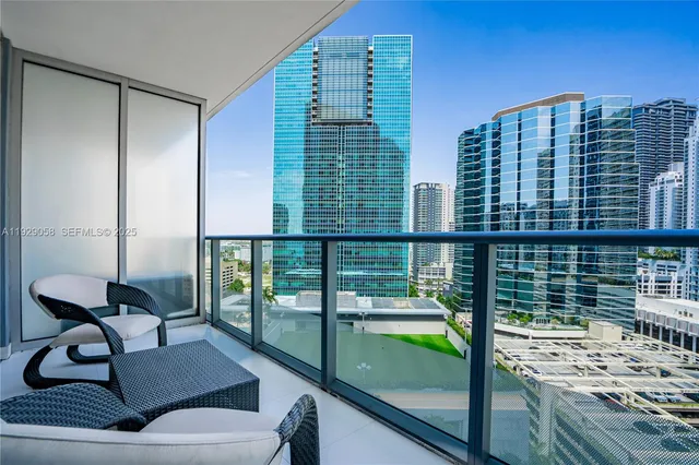 $2,700 | 1300 Brickell Bay Drive, Unit 1912, Miami, FL 33131