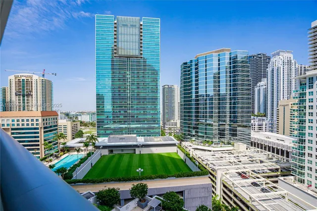 $2,700 | 1300 Brickell Bay Drive, Unit 1912, Miami, FL 33131