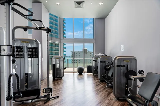 $2,700 | 1300 Brickell Bay Drive, Unit 1912, Miami, FL 33131