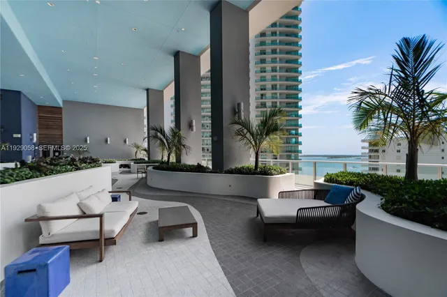 $2,700 | 1300 Brickell Bay Drive, Unit 1912, Miami, FL 33131