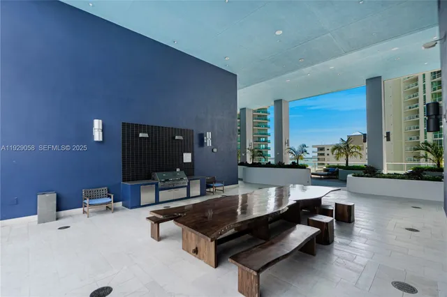 $2,700 | 1300 Brickell Bay Drive, Unit 1912, Miami, FL 33131