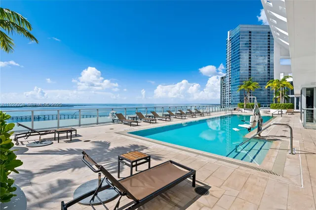 $2,700 | 1300 Brickell Bay Drive, Unit 1912, Miami, FL 33131