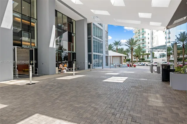 $2,700 | 1300 Brickell Bay Drive, Unit 1912, Miami, FL 33131