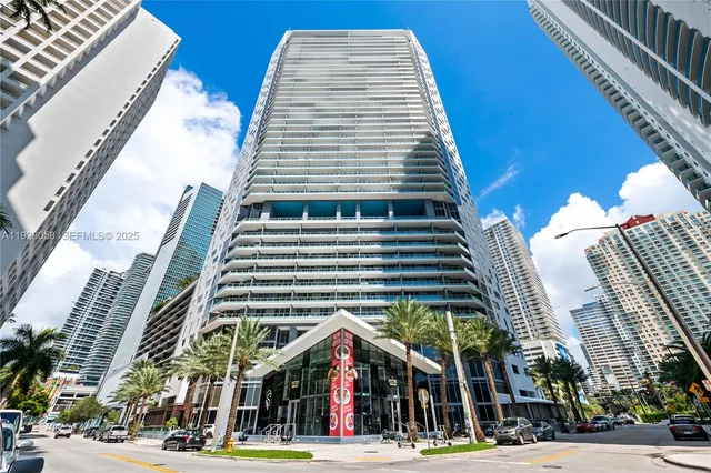 $2,700 | 1300 Brickell Bay Drive, Unit 1912, Miami, FL 33131