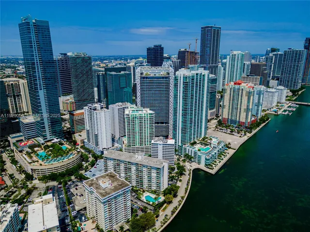 $2,700 | 1300 Brickell Bay Drive, Unit 1912, Miami, FL 33131