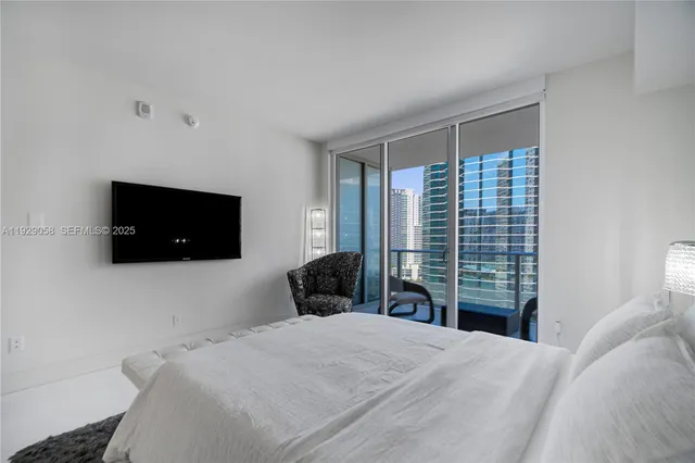 $2,700 | 1300 Brickell Bay Drive, Unit 1912, Miami, FL 33131