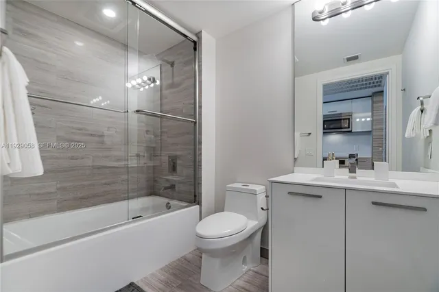 $2,700 | 1300 Brickell Bay Drive, Unit 1912, Miami, FL 33131