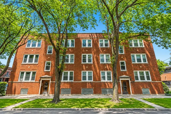 $2,100 | 2514 West Belle Plaine Avenue, Unit 1, Chicago, IL 60618