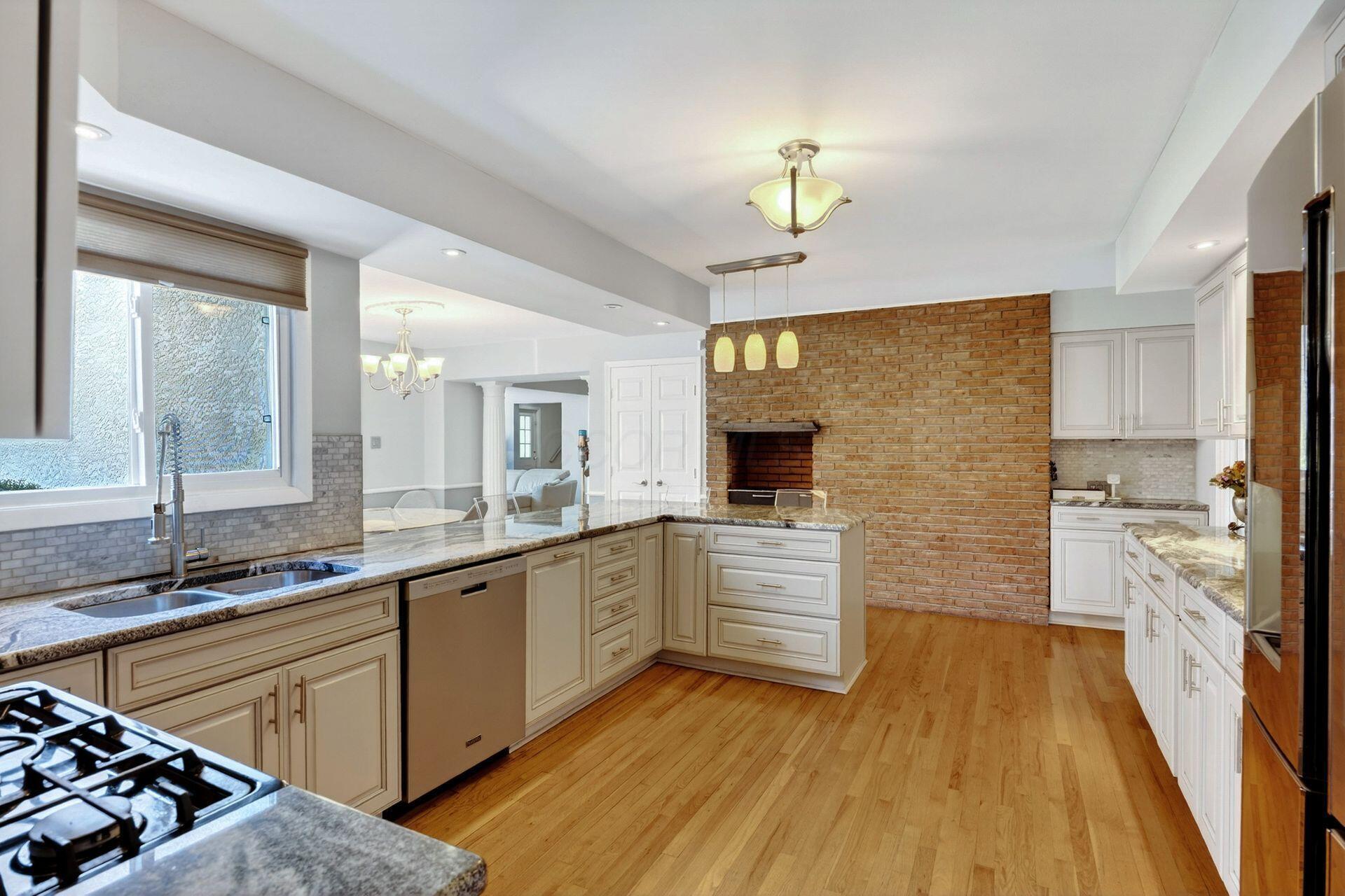 2433 Brookwood Road Columbus, OH 43209 - Photo 13 of 105 Kitchen