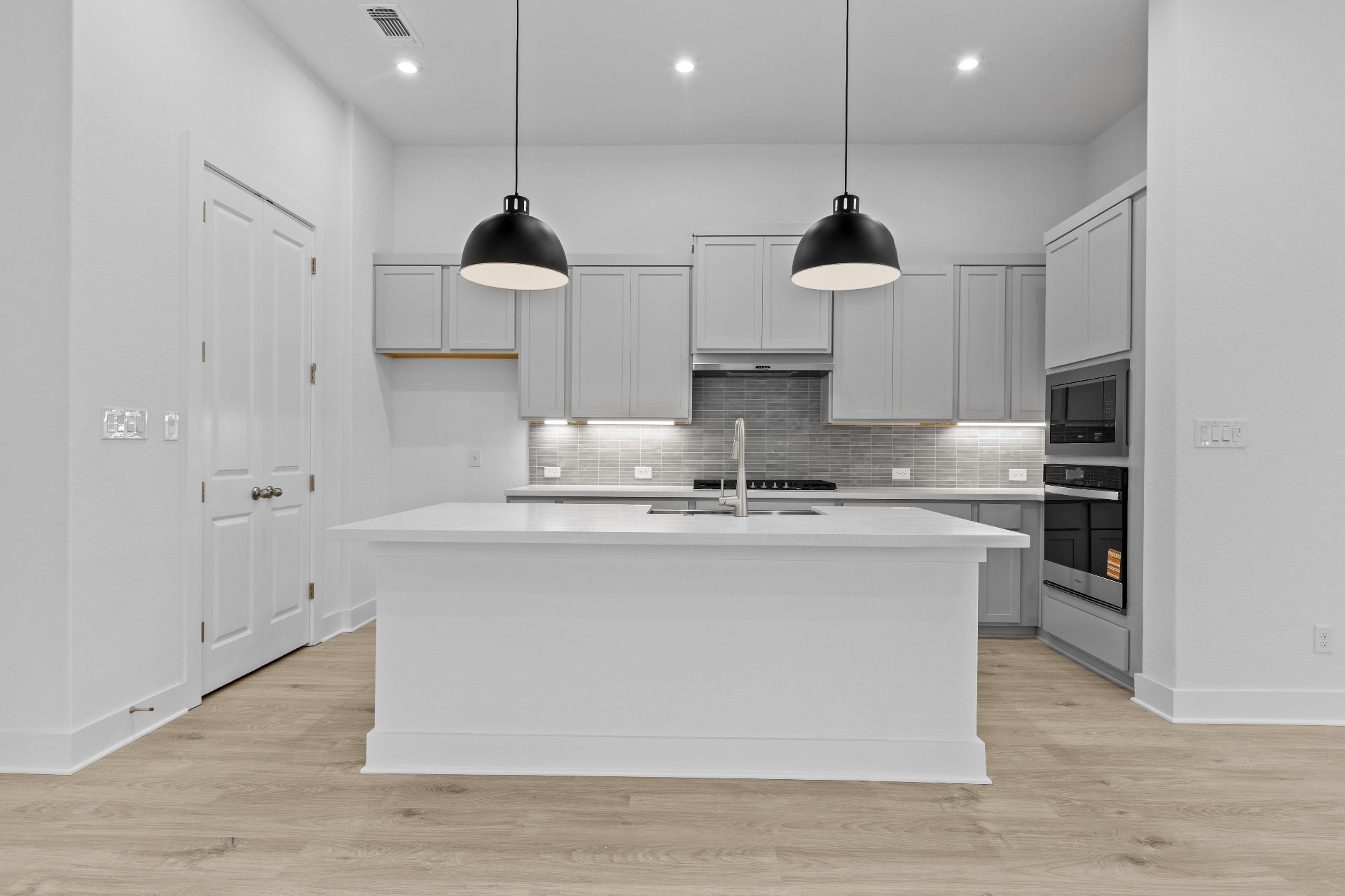 421 Hickory Springs Trail Georgetown, TX 78628 - Photo 6 of 35 Gorgeous Open Concept Kitchen