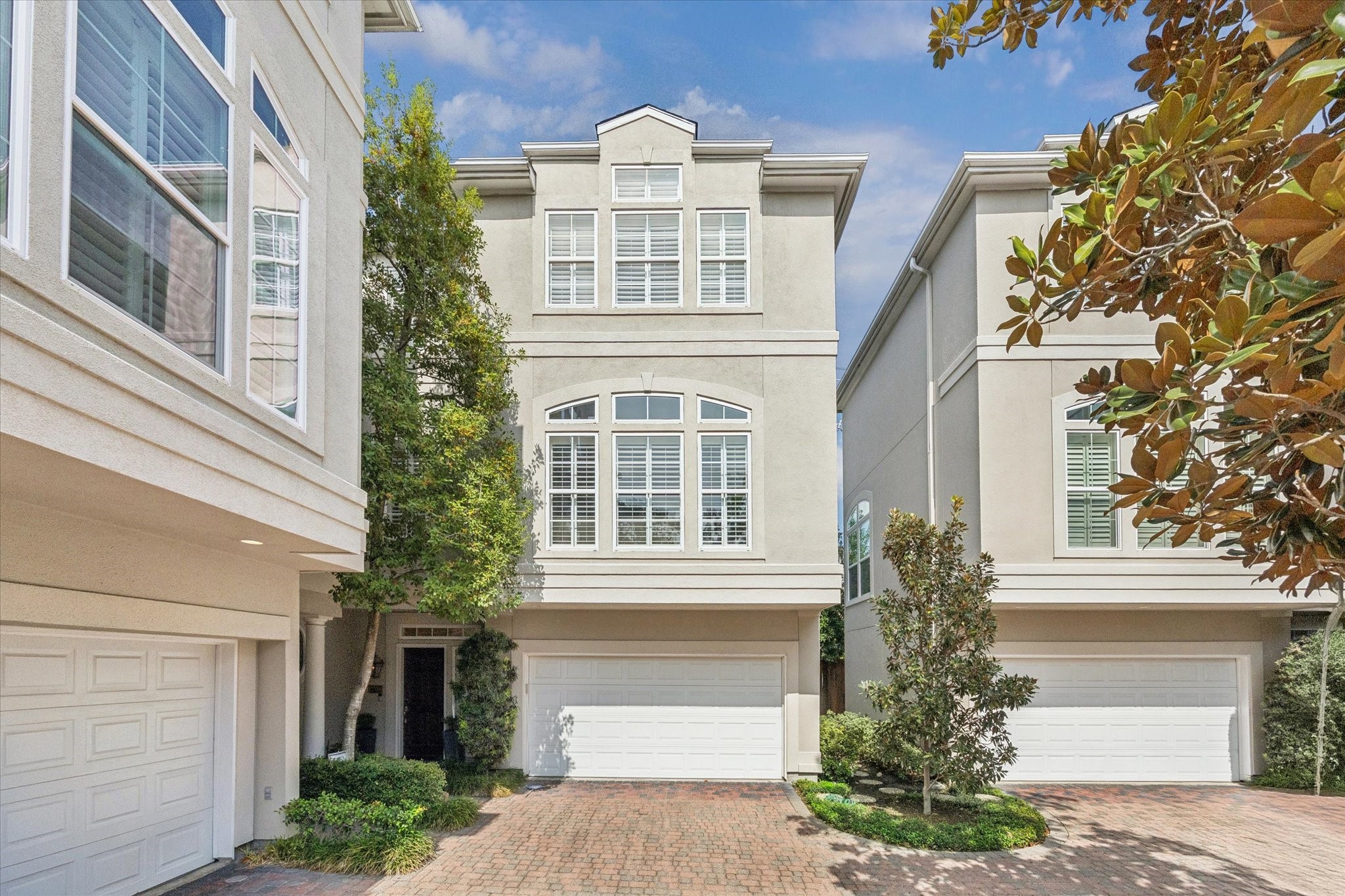 2700 Wroxton Road West University Place, TX 77005 - Photo 2 of 32 front view of a house