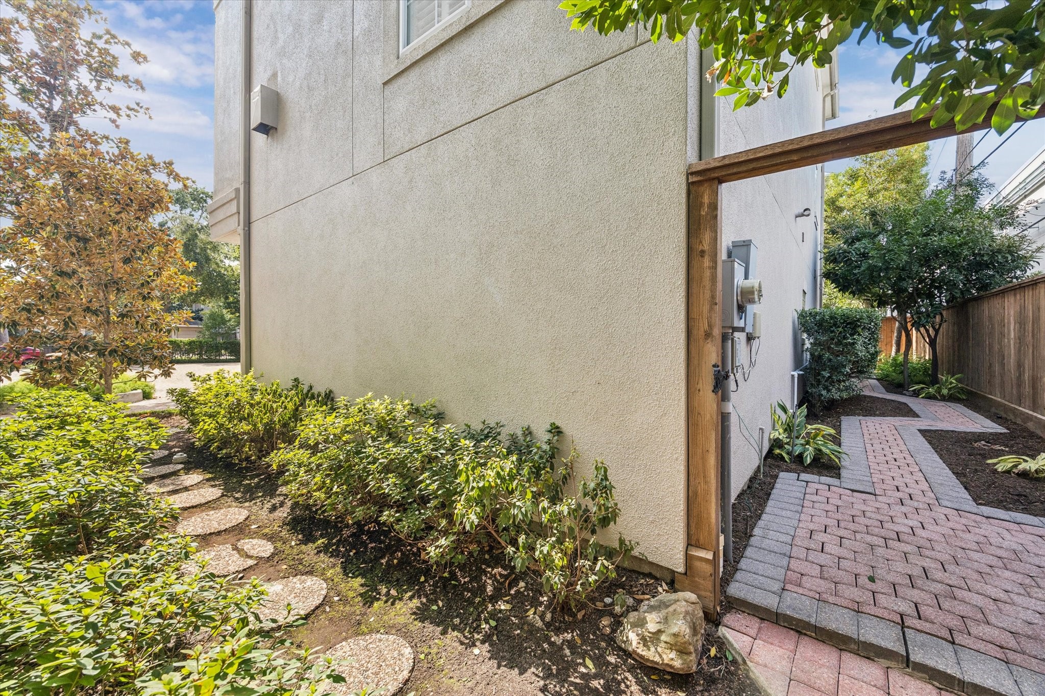 2700 Wroxton Road West University Place, TX 77005 - Photo 26 of 32 a view of a backyard with potted plants