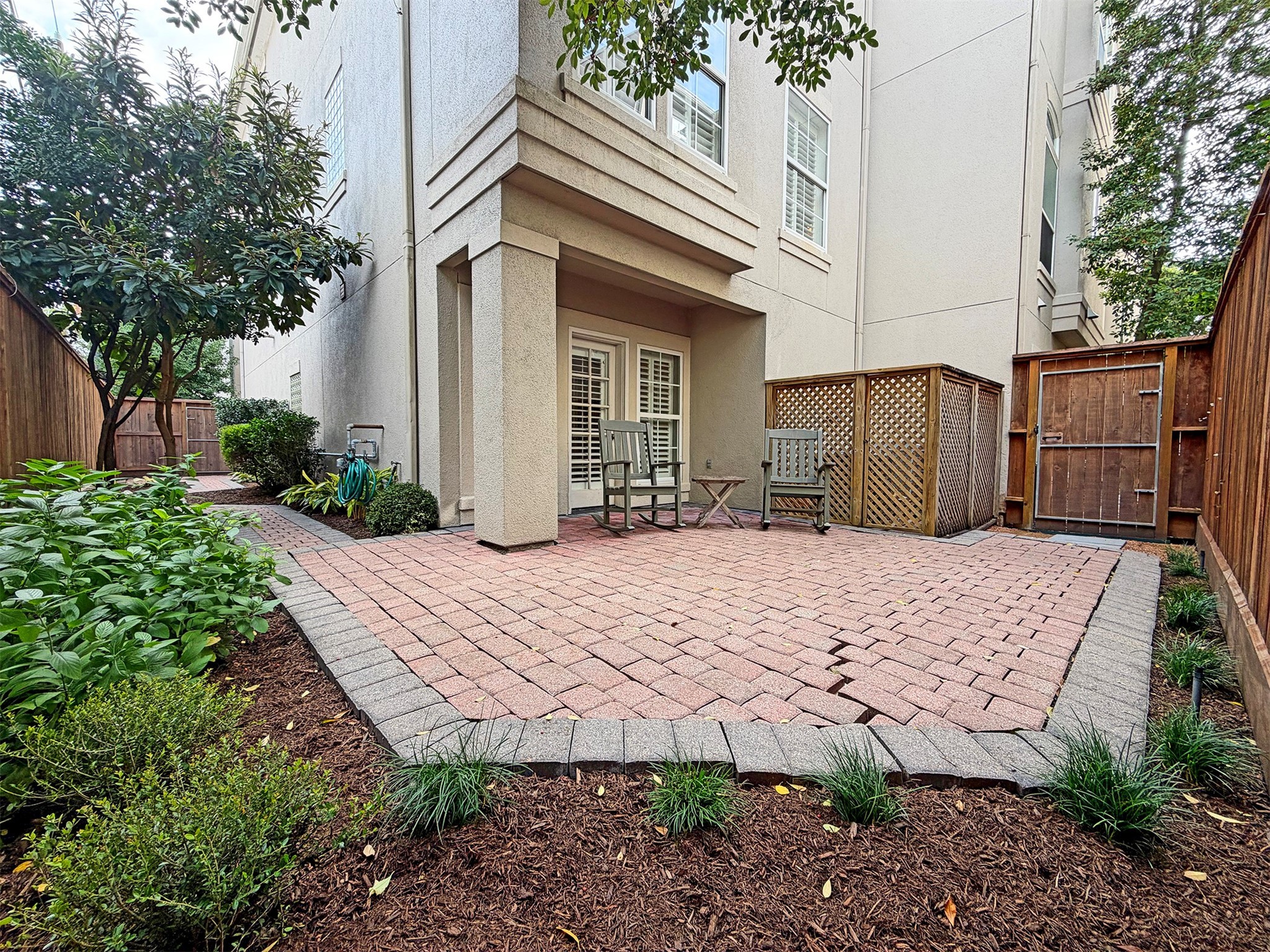 2700 Wroxton Road West University Place, TX 77005 - Photo 28 of 32 a view of a backyard