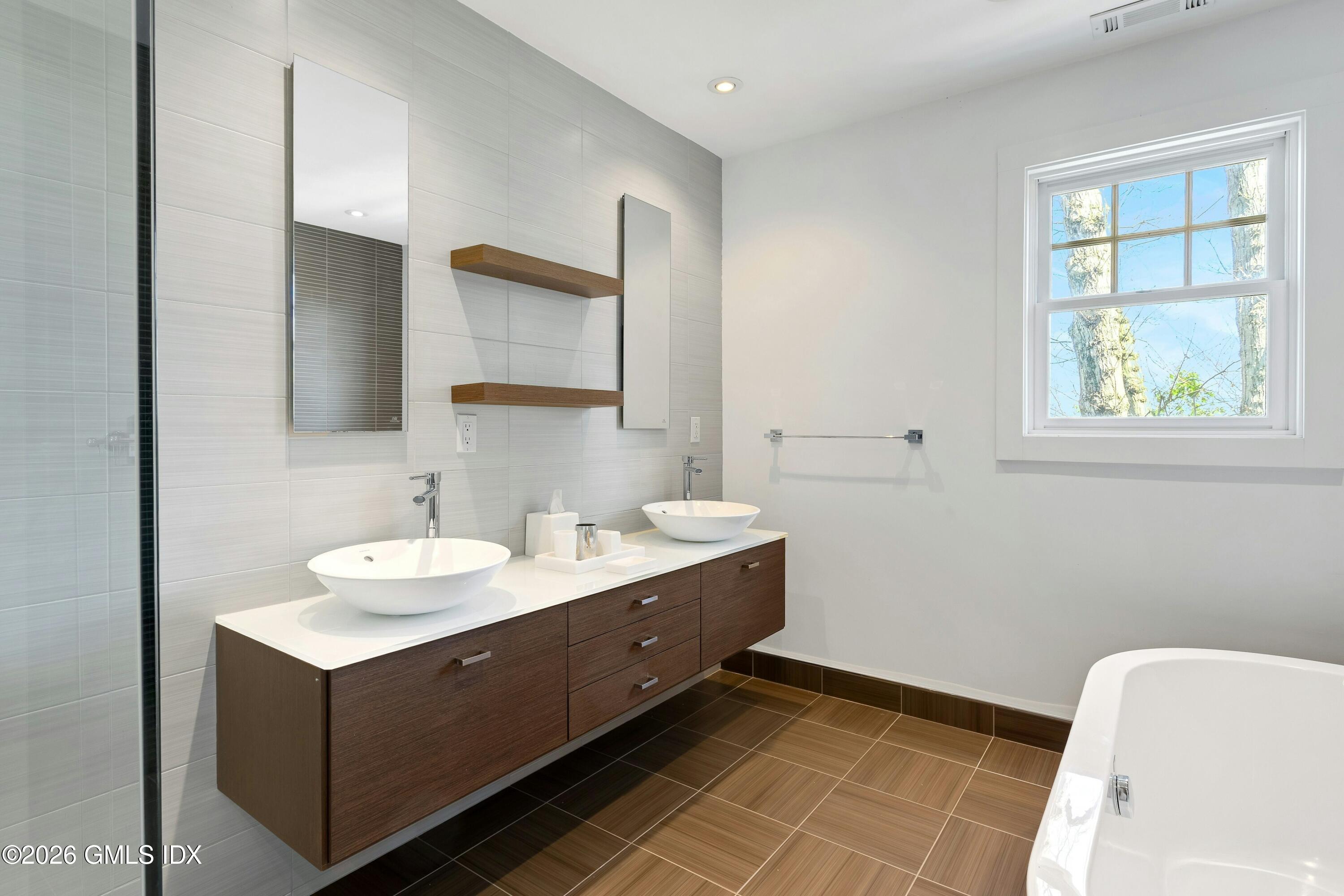 16 Summit Road Riverside, CT 06878 - Photo 17 of 34 a bathroom with a double vanity sink mirror and bathtub
