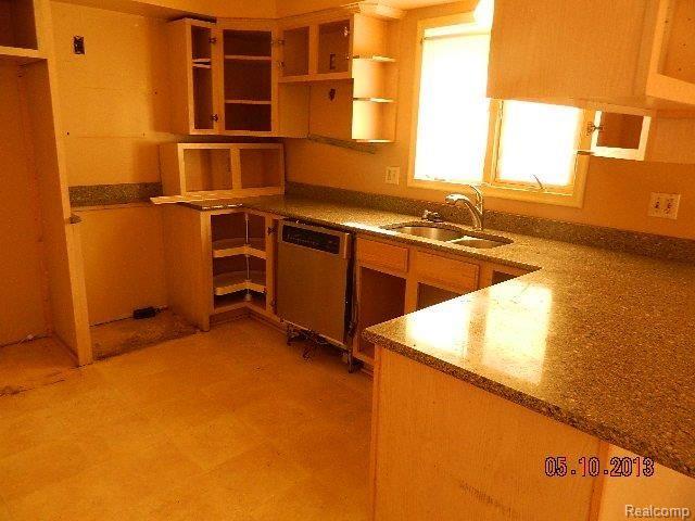 27287 Stanford Street Inkster, MI 48141 - Photo 10 of 12 Kitchen