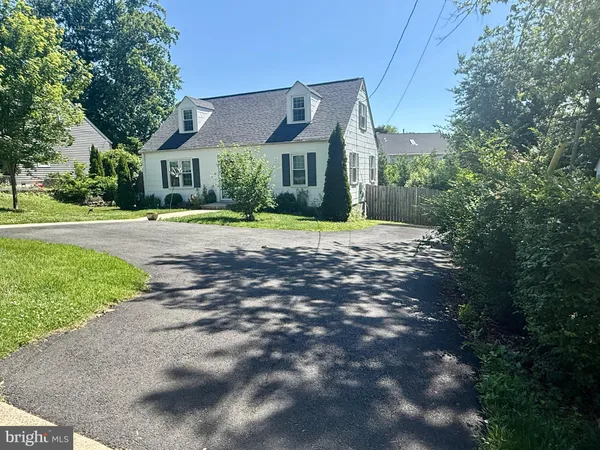 $3,800 | 2903 Oak Knoll Drive, Falls Church, VA 22042
