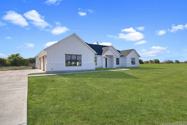 $719,000 | 222 Double Crk Loop, Seguin, TX 78155