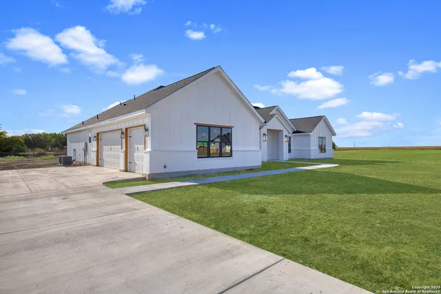 $719,000 | 222 Double Crk Loop, Seguin, TX 78155