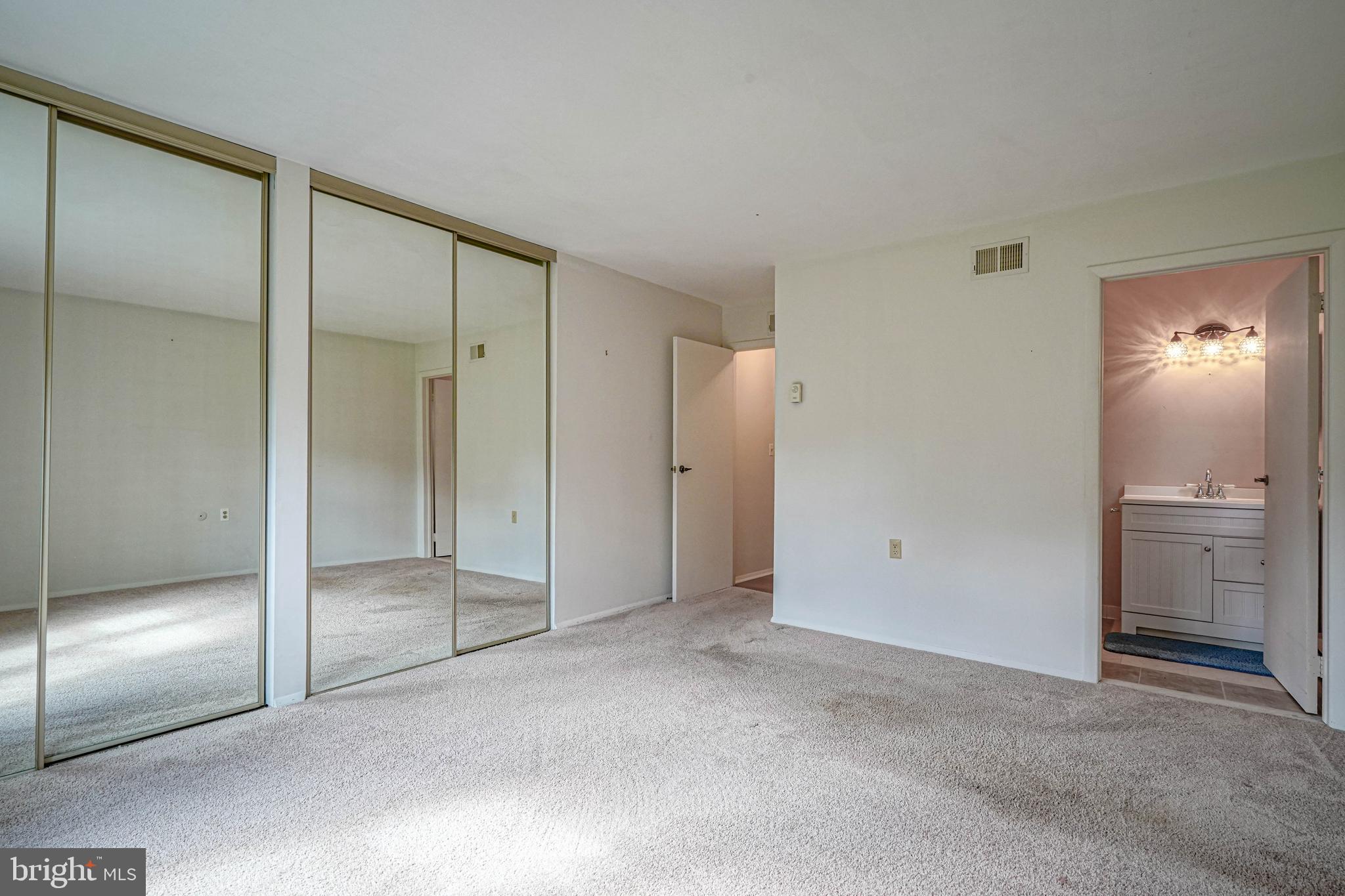 987 Westminster Drive North Southampton, NJ 08088 - Photo 25 of 33