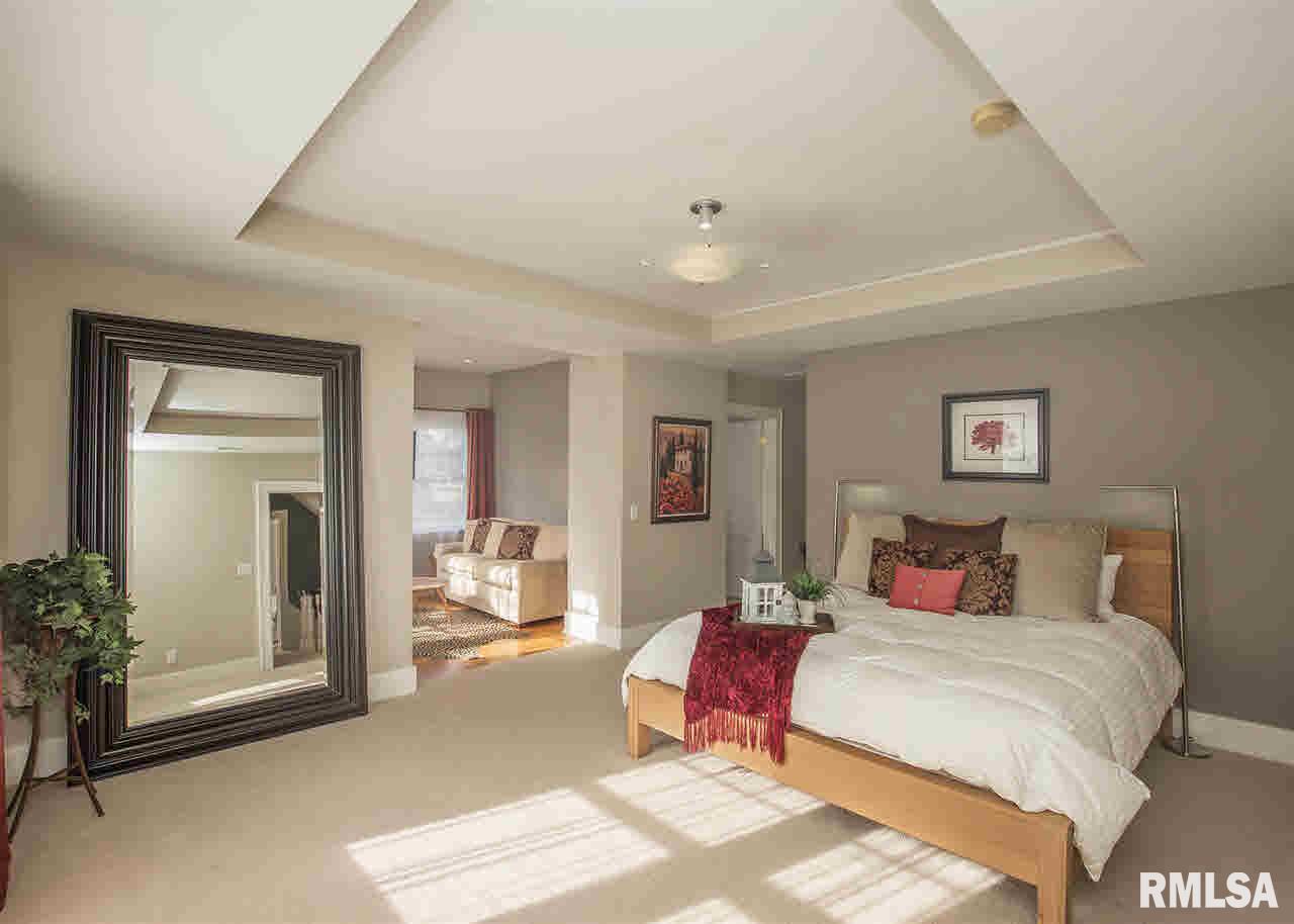 2915 Middle Road Davenport, IA 52803 - Photo 13 of 24 Gallery Image 13