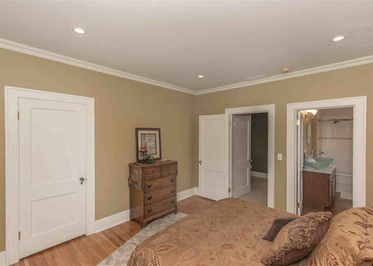 2915 Middle Road Davenport, IA 52803 - Photo 17 of 24 Gallery Image 17