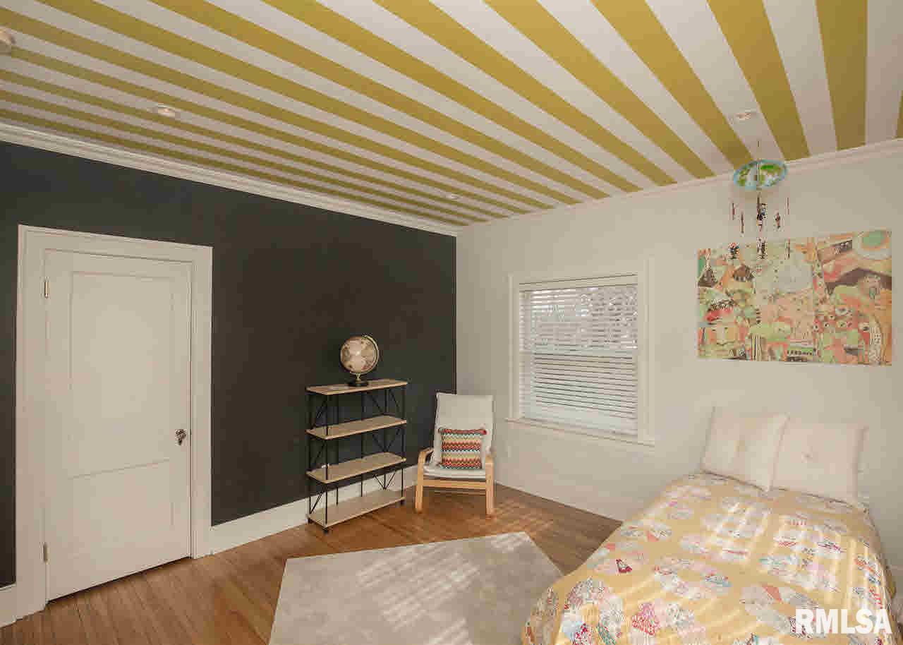 2915 Middle Road Davenport, IA 52803 - Photo 19 of 24 Gallery Image 19