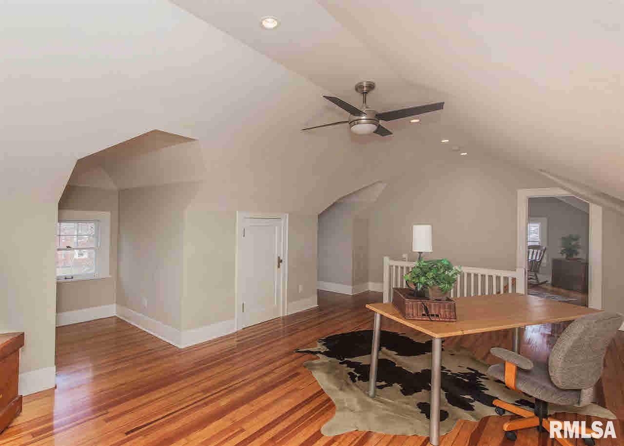 2915 Middle Road Davenport, IA 52803 - Photo 21 of 24 Gallery Image 21