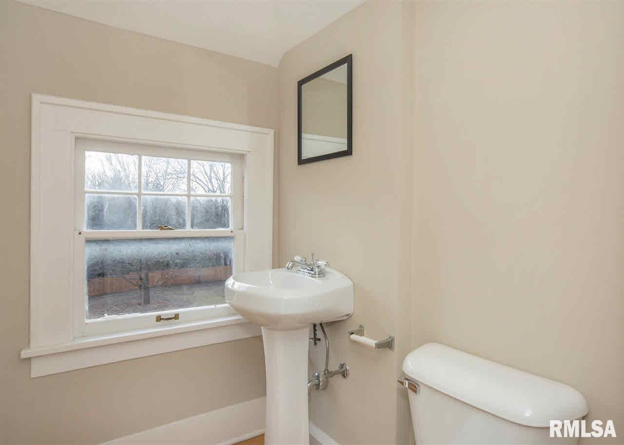 2915 Middle Road Davenport, IA 52803 - Photo 23 of 24 Gallery Image 23