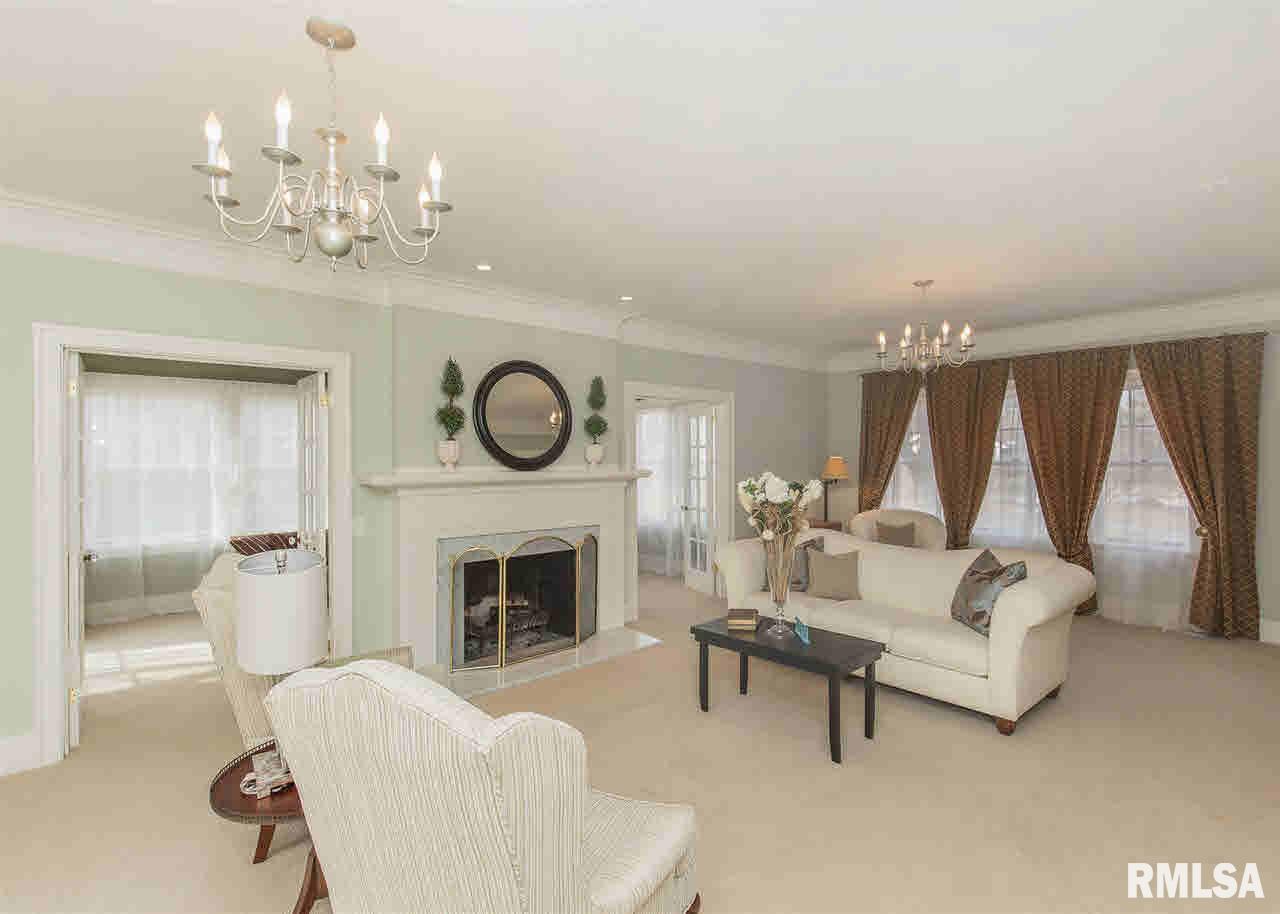 2915 Middle Road Davenport, IA 52803 - Photo 3 of 24 Gallery Image 3