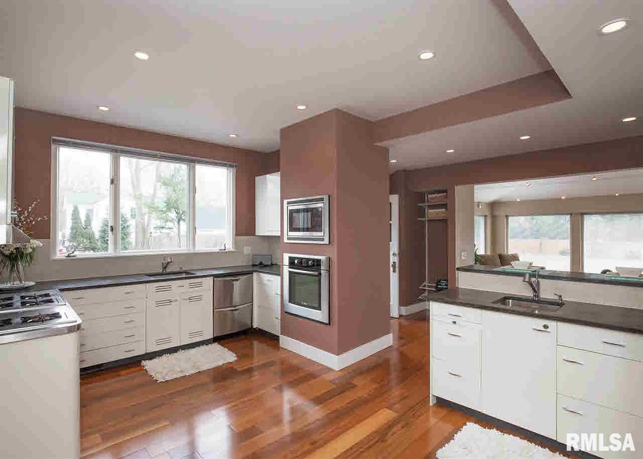 2915 Middle Road Davenport, IA 52803 - Photo 7 of 24 Gallery Image 7