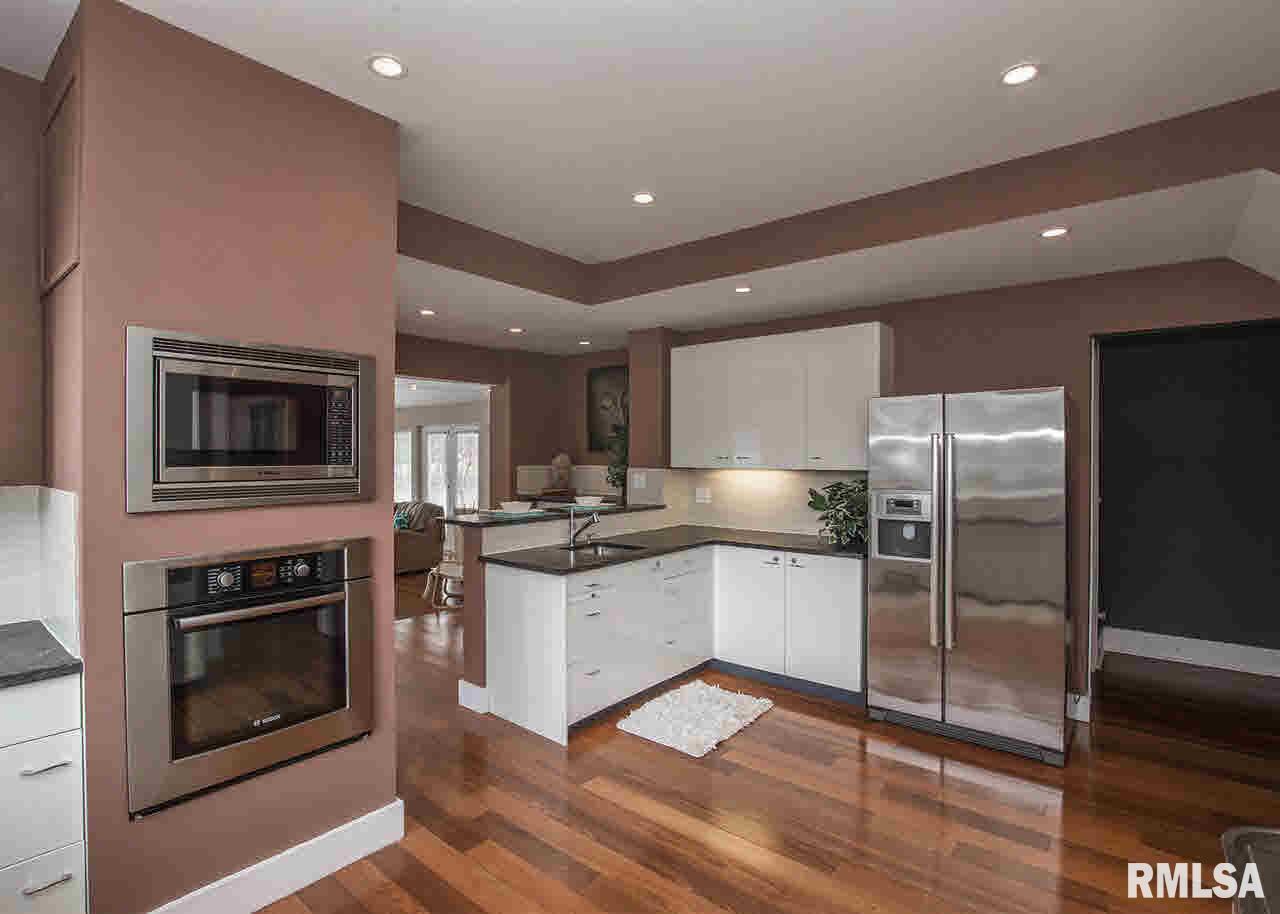 2915 Middle Road Davenport, IA 52803 - Photo 8 of 24 Gallery Image 8