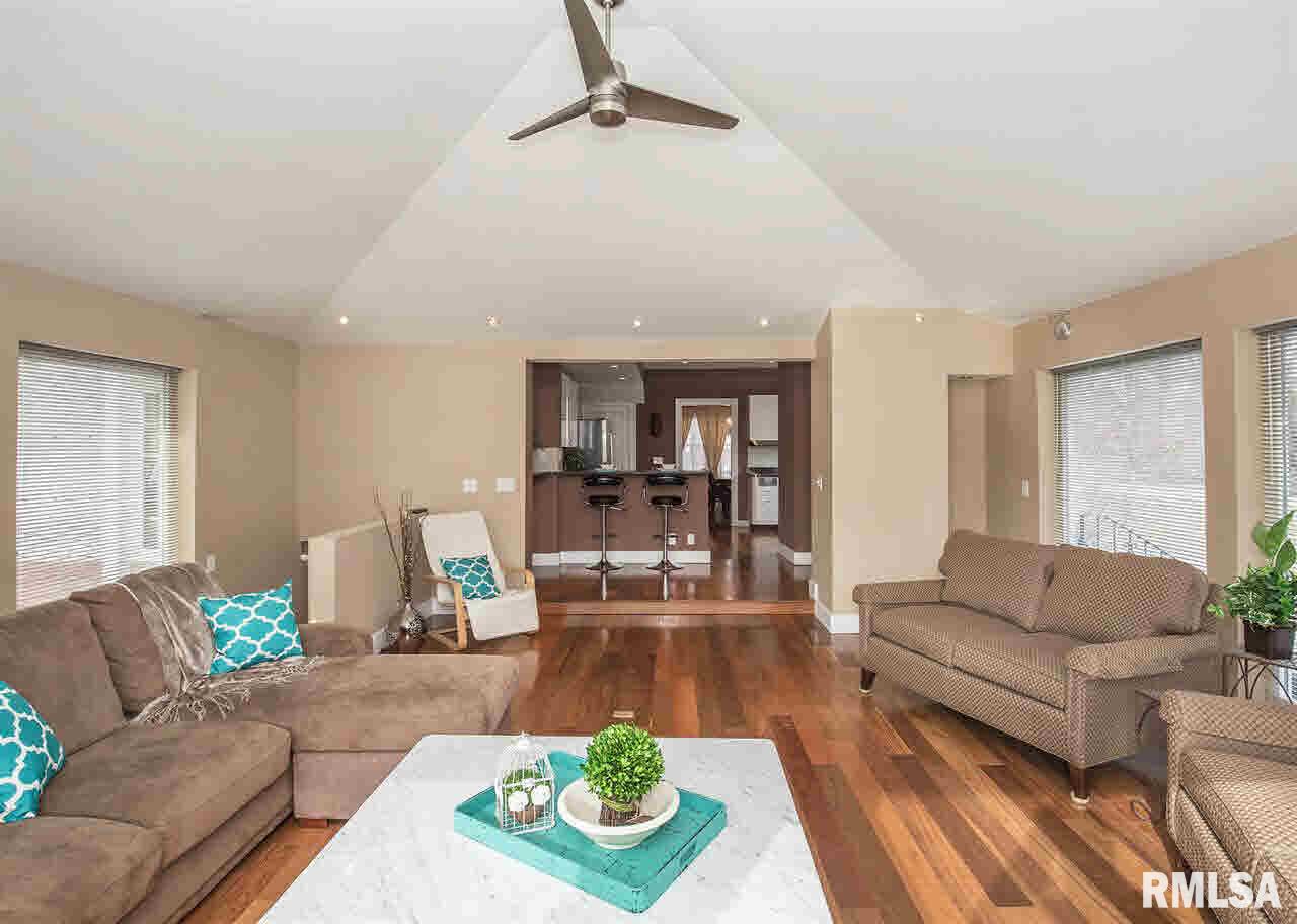 2915 Middle Road Davenport, IA 52803 - Photo 10 of 24 Gallery Image 10