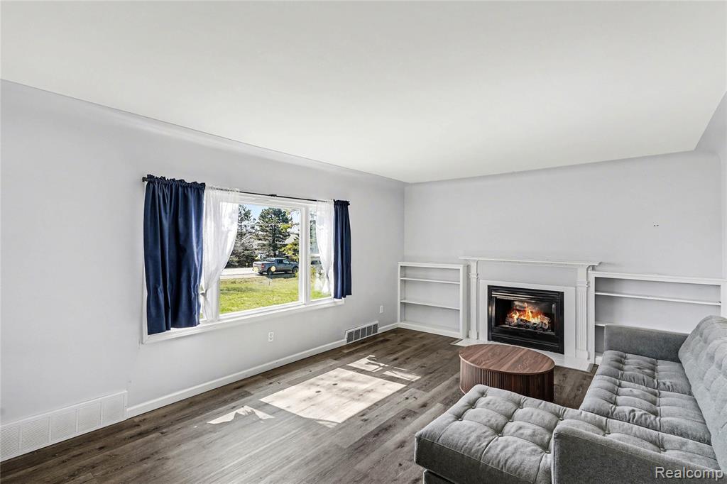 4382 Lahring Road Linden, MI 48451 - Photo 2 of 27