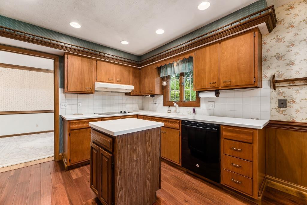 1766 Kenwick Road Columbus, OH 43209 - Photo 13 of 29 Kitchen 2
