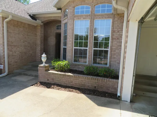 $3,100 | 702 West Heritage Drive, Tyler, TX 75703