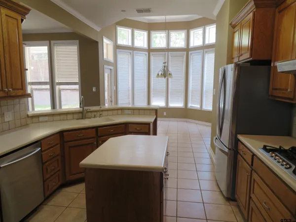 $3,100 | 702 West Heritage Drive, Tyler, TX 75703