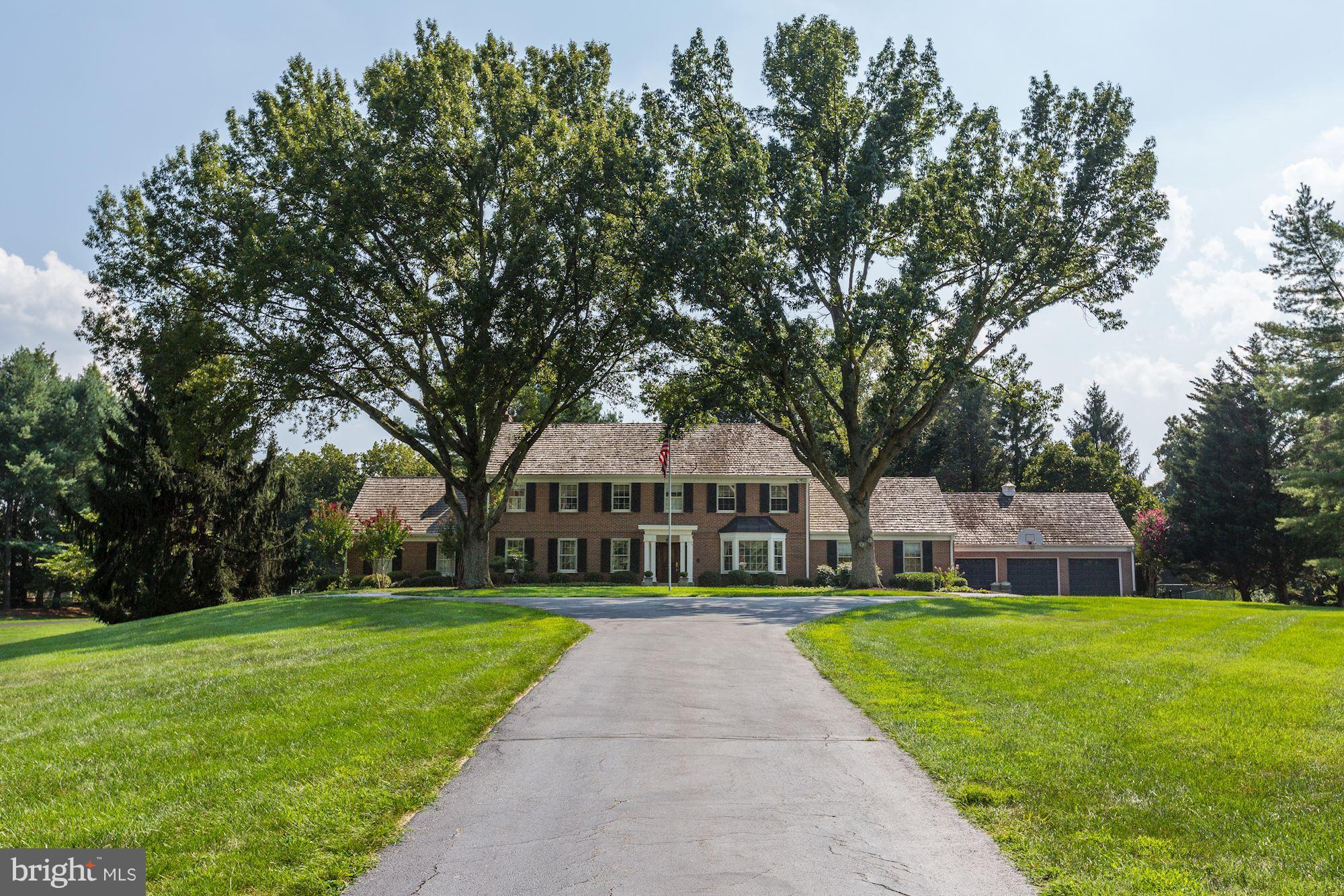 11000 Cripplegate Road Potomac, MD 20854 - Photo 44 of 44 a front view of house with yard and green space