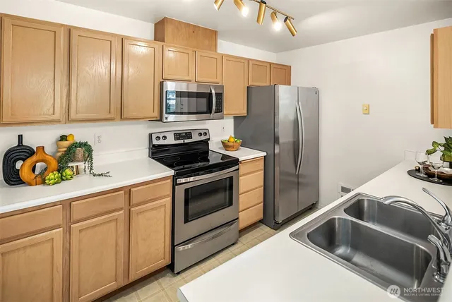 $440,000 | 3752 Providence Point Drive Southeast, Unit 1403, Issaquah, WA 98029