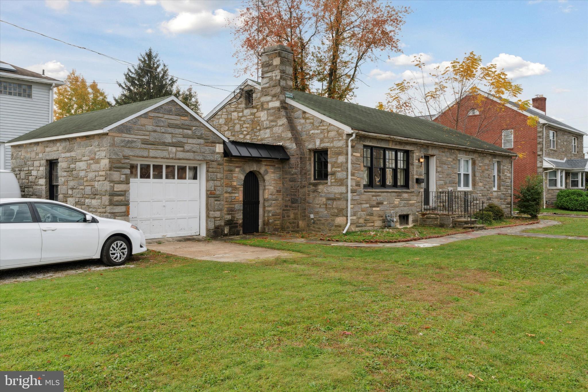 706 MacDade Boulevard Folsom, PA 19033 - Photo 3 of 34