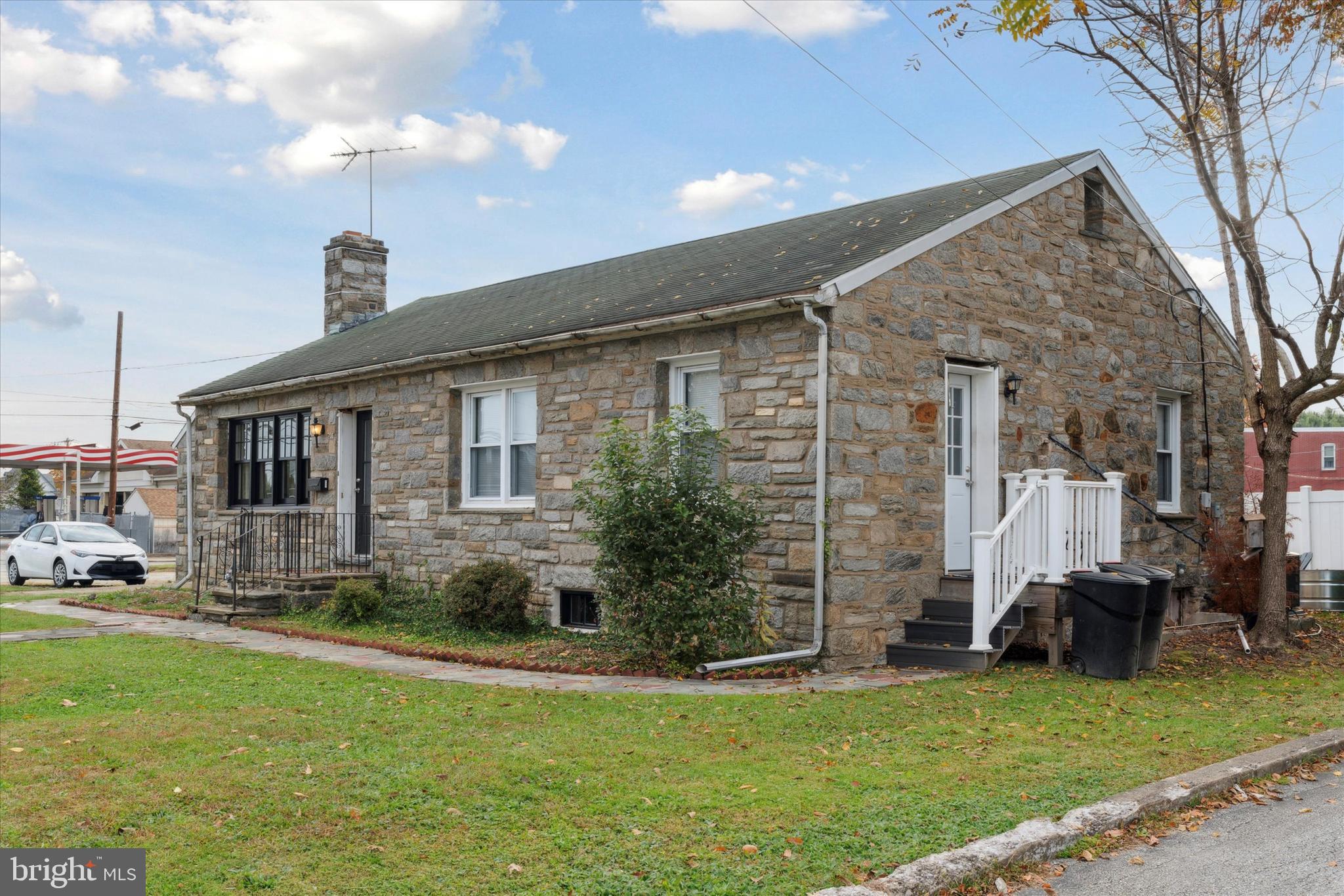 706 MacDade Boulevard Folsom, PA 19033 - Photo 4 of 34