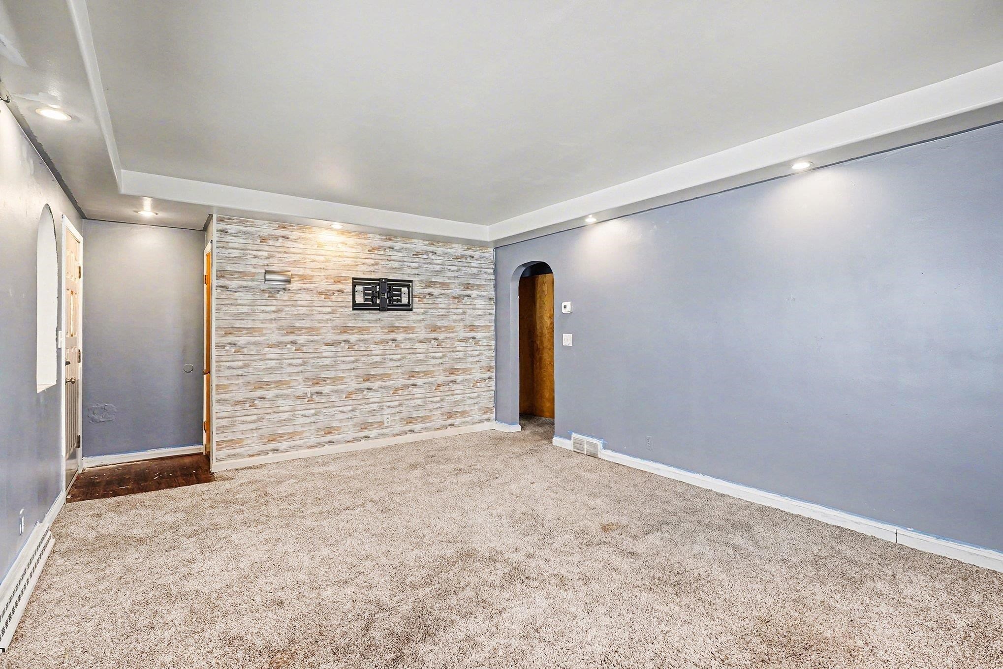 705 South Hampton Street Bay City, MI 48708 - Photo 7 of 26